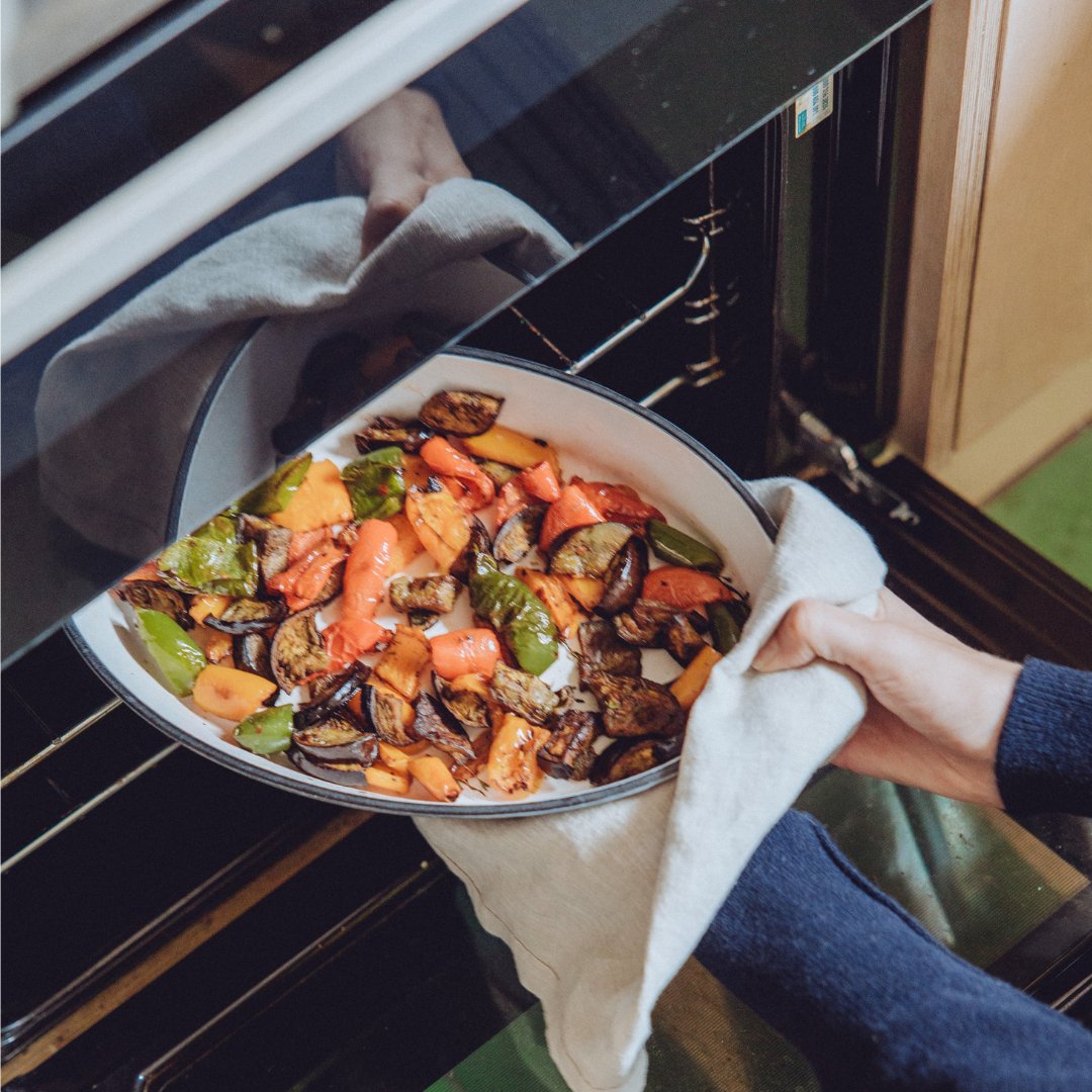 Samuel Groves - Grey & White Oval Cast Iron Enamel Gratin Dish - Buy Me Once UK