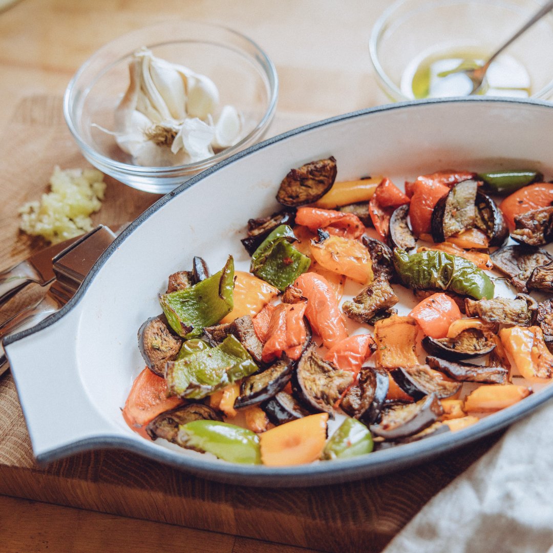 Samuel Groves - Grey & White Oval Cast Iron Enamel Gratin Dish - Buy Me Once UK