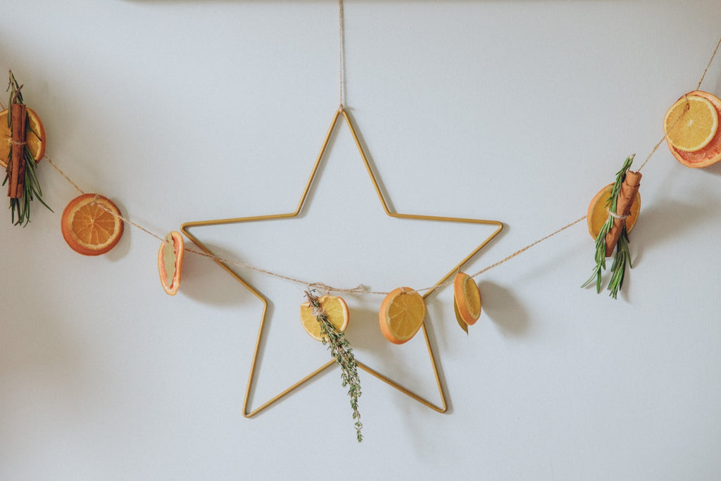 Home-made christmas orange decorations. - Buy Me Once UK