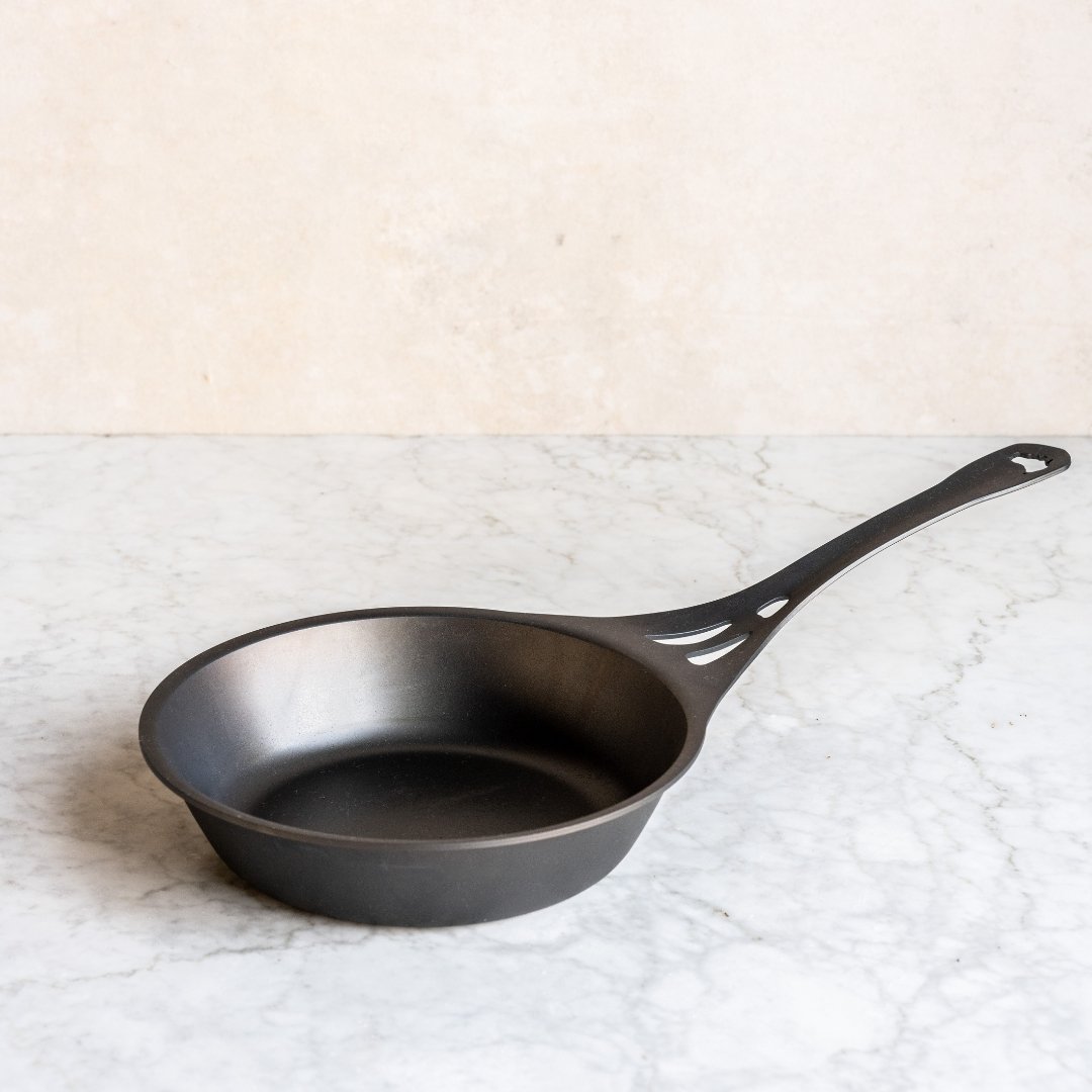 22cm Quenched Seamless Iron Sauté Pan