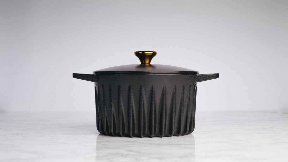 FIREUP black enamelled cast iron Dutch oven with gold knob