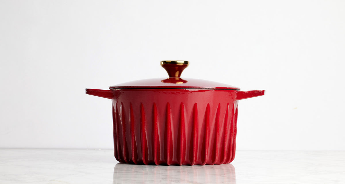 FIREUP red enamelled cast iron Dutch oven with gold knob