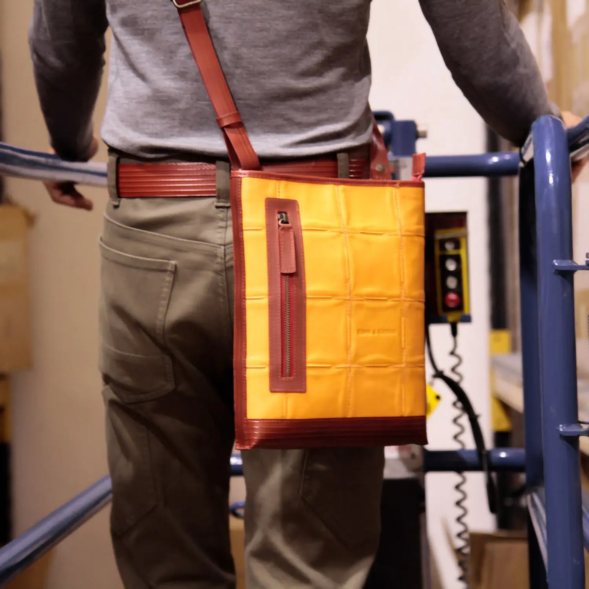 Elvis & Kresse reporter bag worn across the body, lifestyle